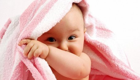 Em bé là niềm vui của cuộc sống và hình nền em bé dễ thương chắc chắn sẽ làm tan chảy trái tim của bạn. Hãy tận hưởng những khoảnh khắc vô cùng đáng yêu và hạnh phúc với những hình nền này.