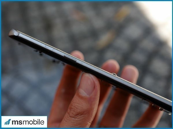 Galaxy S7 sở hữu thiết kế với các cạnh máy được bo cong một cách mềm mại