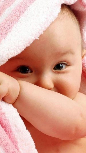 Không gì bằng nhìn thấy một em bé dễ thương trên hình nền thật đáng yêu và ngọt ngào. Hãy cùng xem hình nền em bé dễ thương này để làm tăng sự yêu thích của bạn với loài trẻ nhỏ nhé!